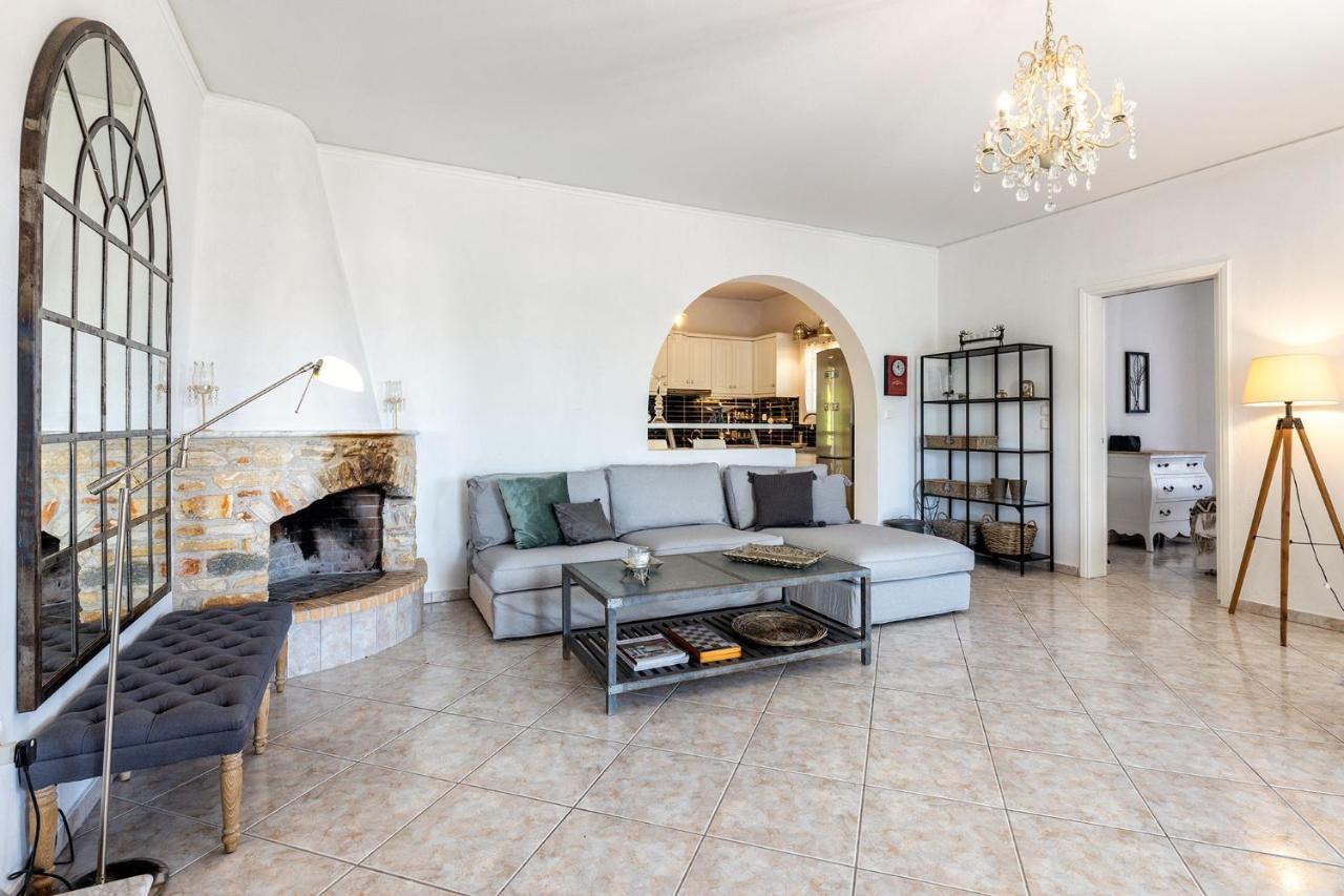 Daphne's Lux Villa Paraspori  Extérieur photo